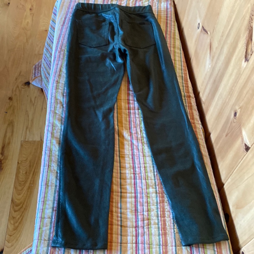 Jen7  BY 7FAMK dark green faux leather leggings 0 NWT